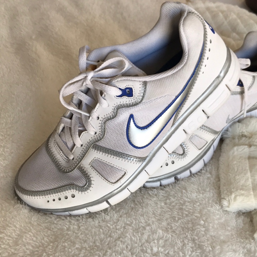 Nike tennis shoes
